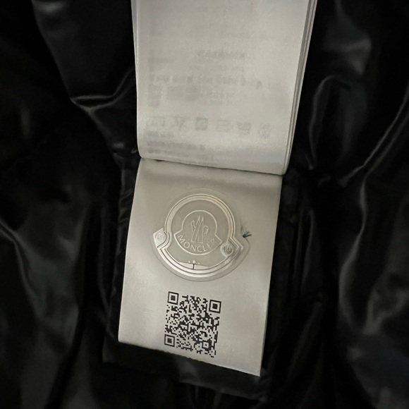 Moncler Seritte Black Short Down Jacket - Picture 8 of 11